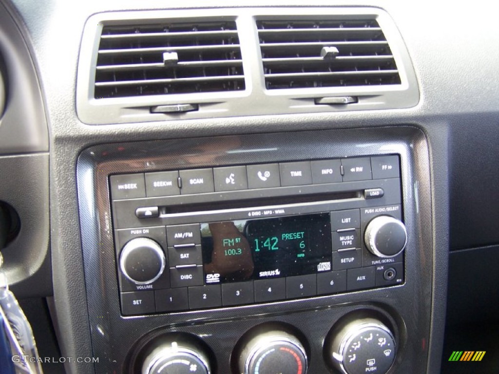 2009 Dodge Challenger R/T Controls Photo #50767530