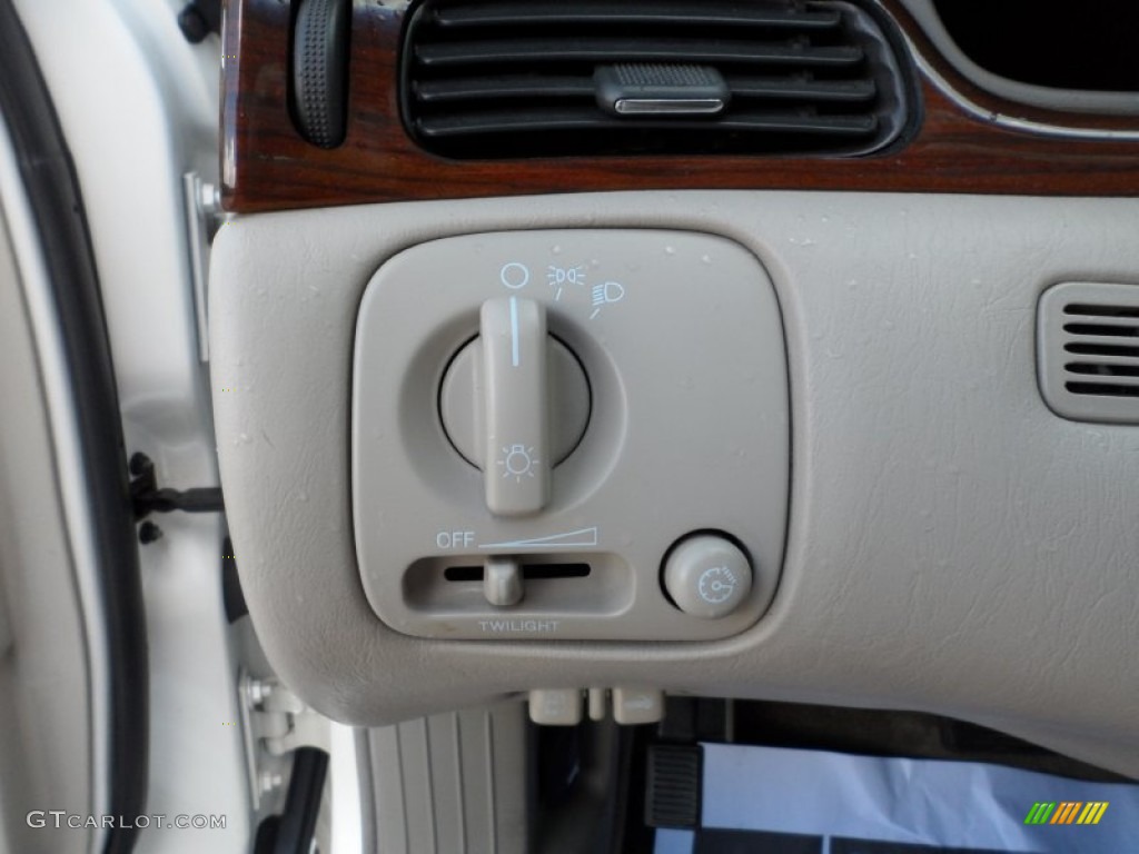 2000 Cadillac Seville SLS Controls Photo #50768112