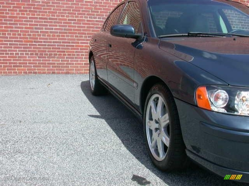 2005 S60 2.5T - Barents Blue Metallic / Taupe/Light Taupe photo #13