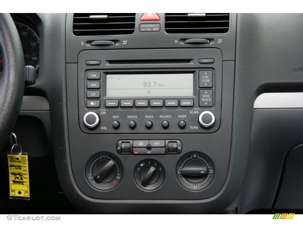 2006 Volkswagen Jetta 2.5 Sedan Controls Photo #50772423