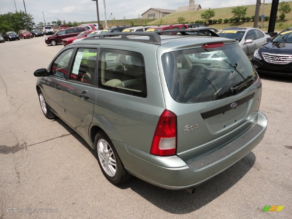 Light Tundra Metallic 2003 Ford Focus ZTW Wagon Exterior Photo #50773014