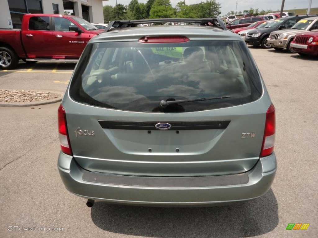 Light Tundra Metallic 2003 Ford Focus ZTW Wagon Exterior Photo #50773029
