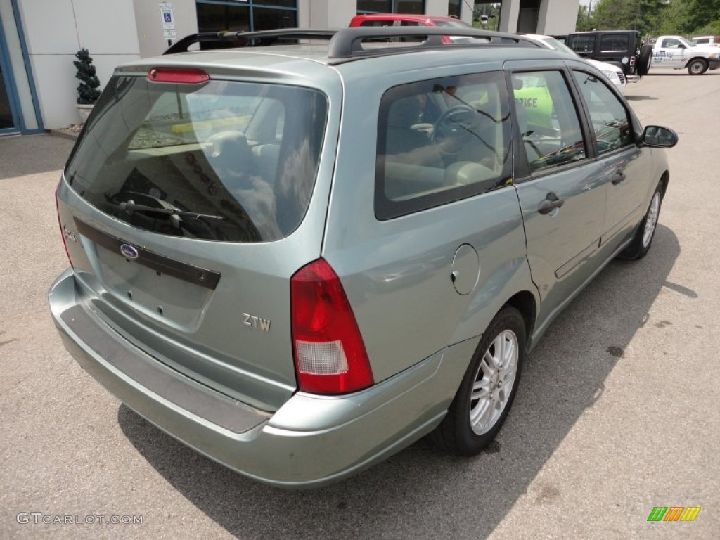 Light Tundra Metallic 2003 Ford Focus ZTW Wagon Exterior Photo #50773044
