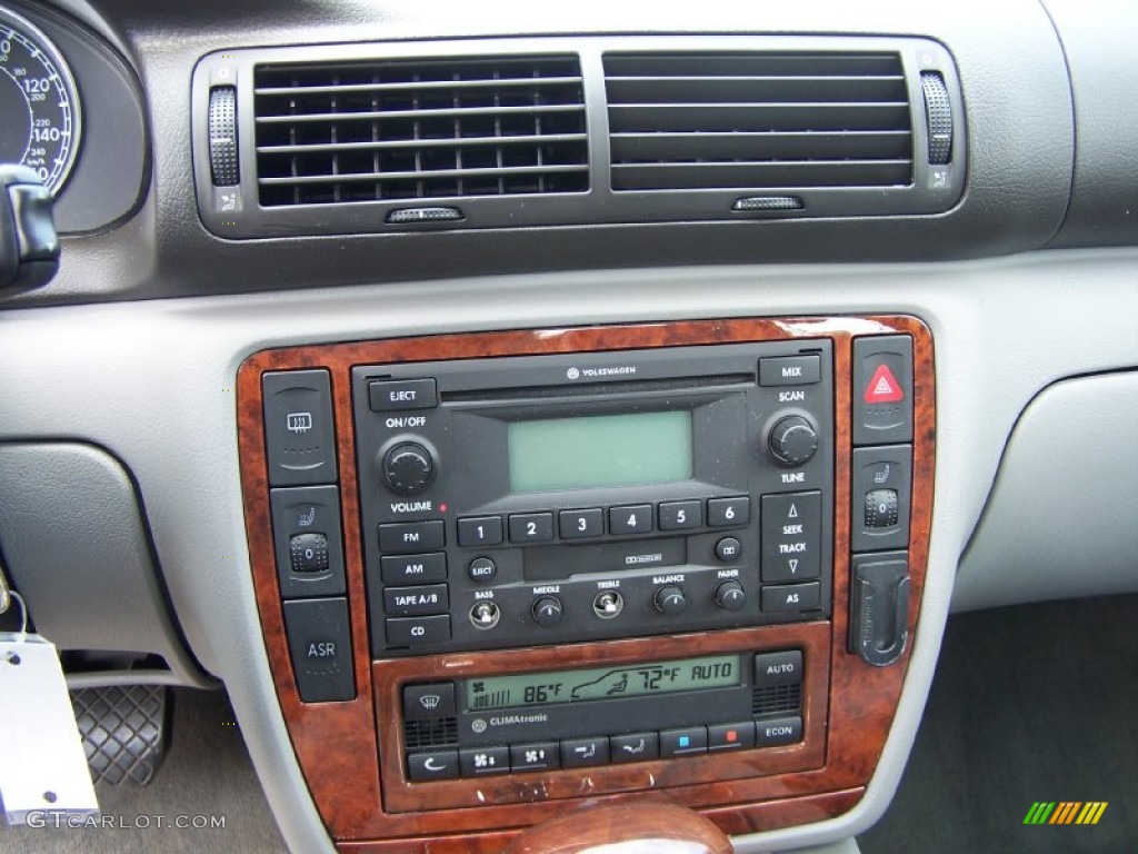 2002 Volkswagen Passat GLX Sedan Controls Photos