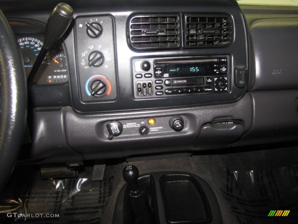 1999 Dodge Dakota Sport Extended Cab 4x4 Controls Photo #50780283
