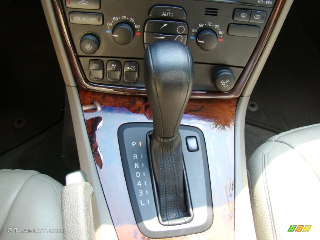 2005 Volvo S60 2.5T Transmission Photos
