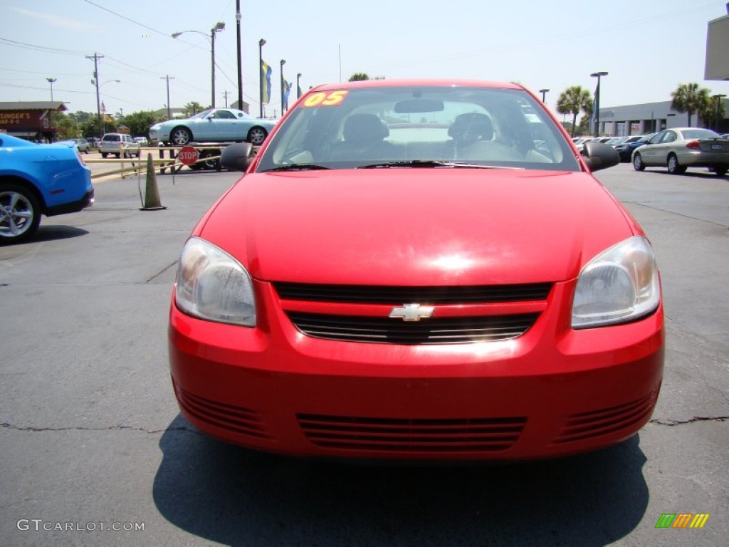 2005 Cobalt Coupe - Victory Red / Gray photo #3
