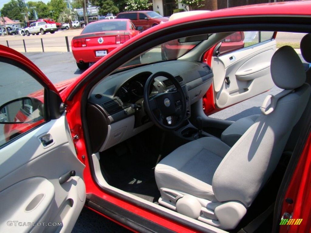 2005 Cobalt Coupe - Victory Red / Gray photo #9