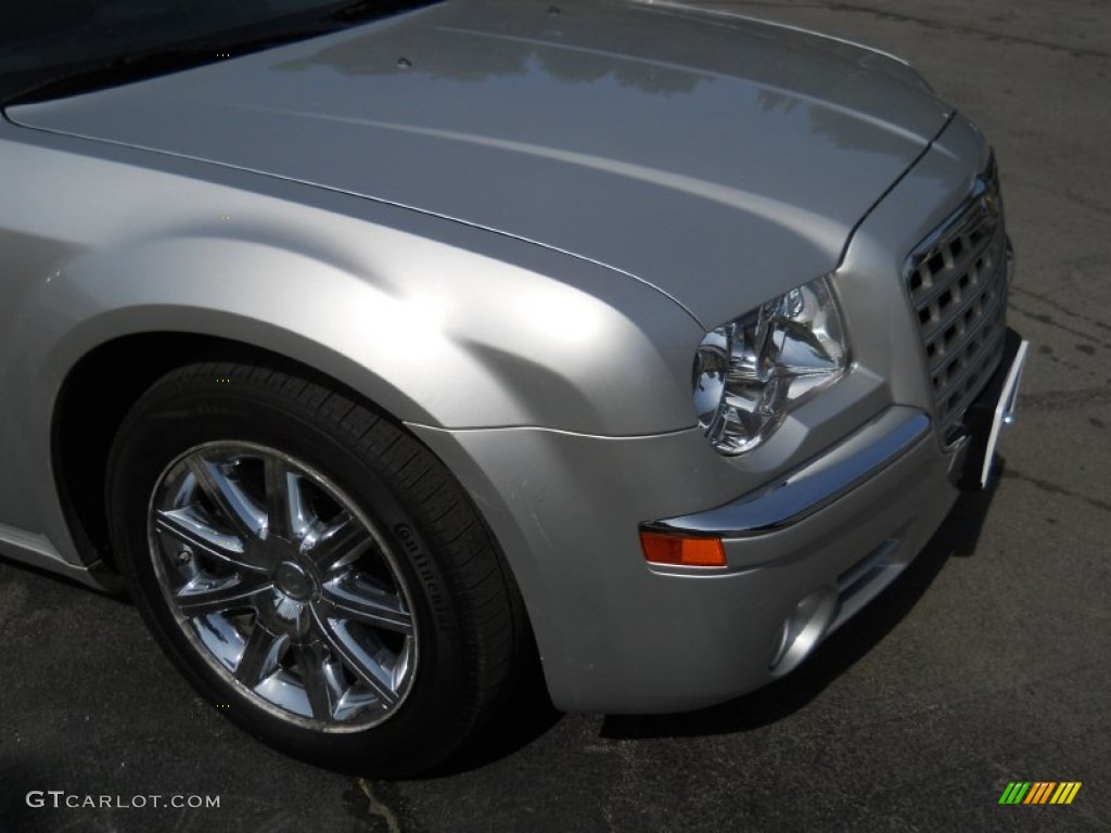 2008 300 C HEMI - Bright Silver Metallic / Dark Slate Gray photo #17