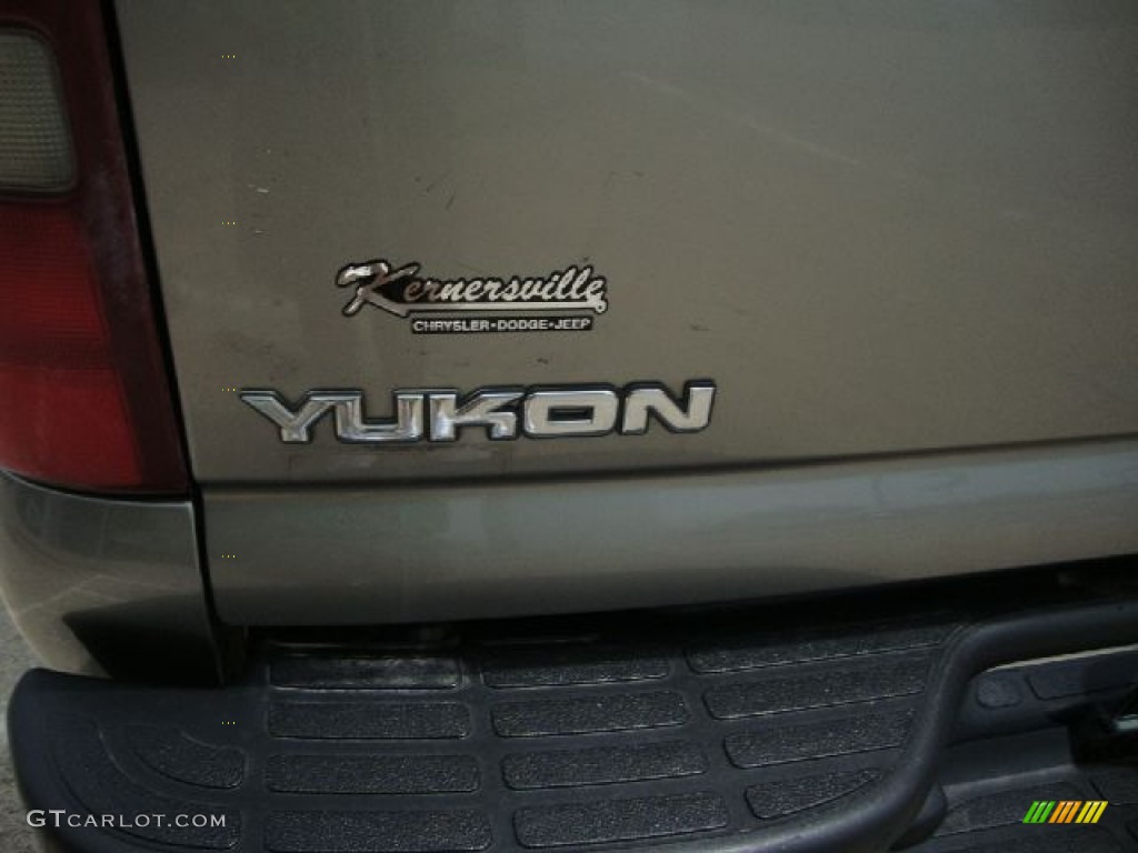 2003 Yukon SLT 4x4 - Pewter Metallic / Neutral/Shale photo #42