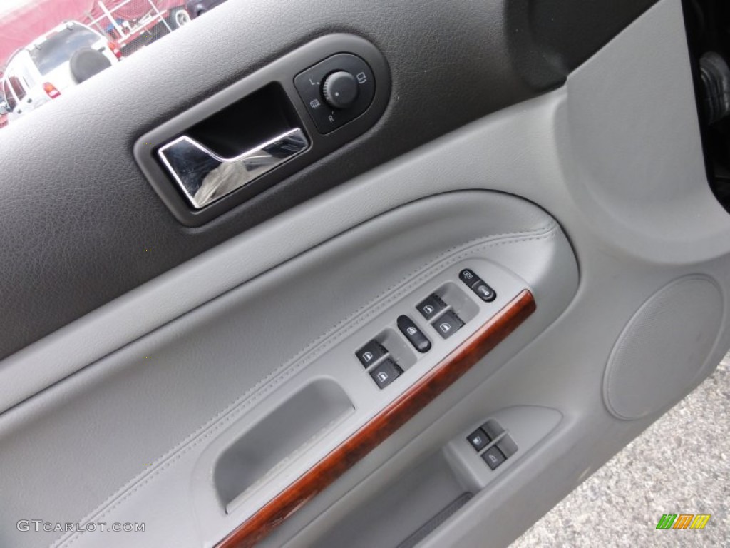 2004 Volkswagen Passat GLX 4Motion Wagon Controls Photo #50795277