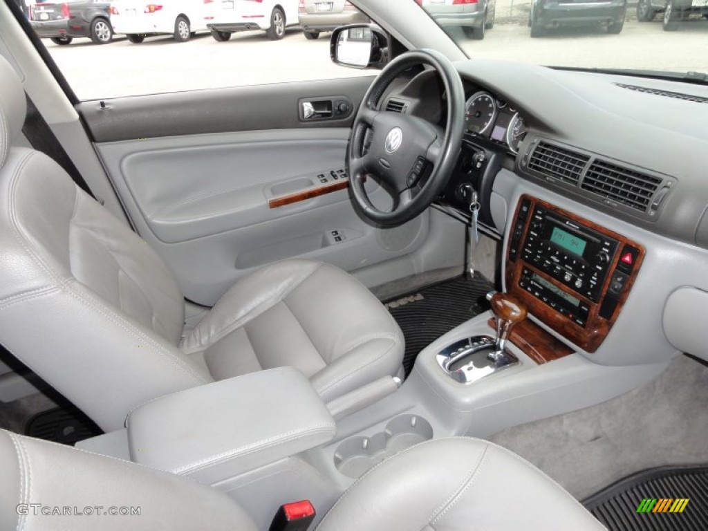 Grey Interior 2004 Volkswagen Passat GLX 4Motion Wagon Photo #50795343