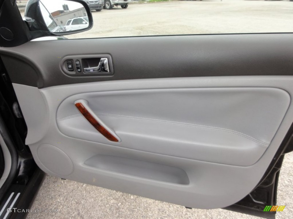 2004 Volkswagen Passat GLX 4Motion Wagon Grey Door Panel Photo #50795409