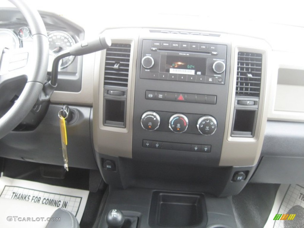 2011 Dodge Ram 3500 HD ST Crew Cab 4x4 Chassis Controls Photo #50795445