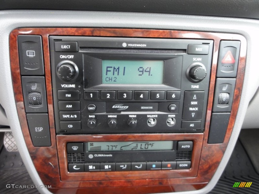 2004 Volkswagen Passat GLX 4Motion Wagon Controls Photo #50795820
