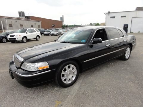 2007 Lincoln Town Car Executive L Data, Info and Specs