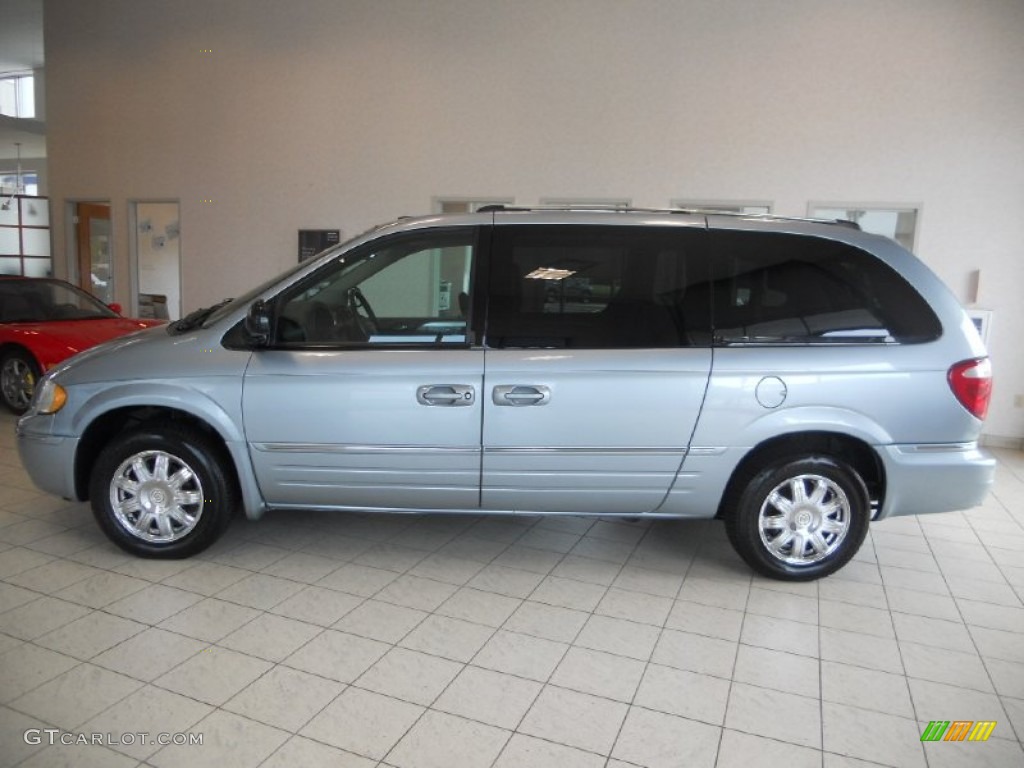 Butane Blue Pearl 2005 Chrysler Town & Country Limited Exterior Photo #50795979