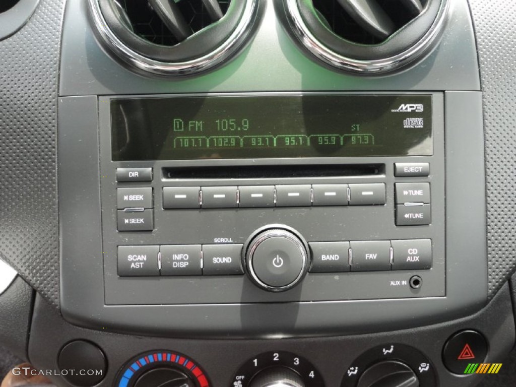 2009 Pontiac G3 Standard G3 Model Controls Photo #50796078