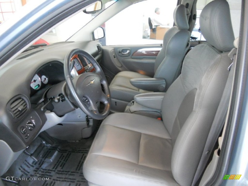 2005 Chrysler Town & Country Limited Interior Photos