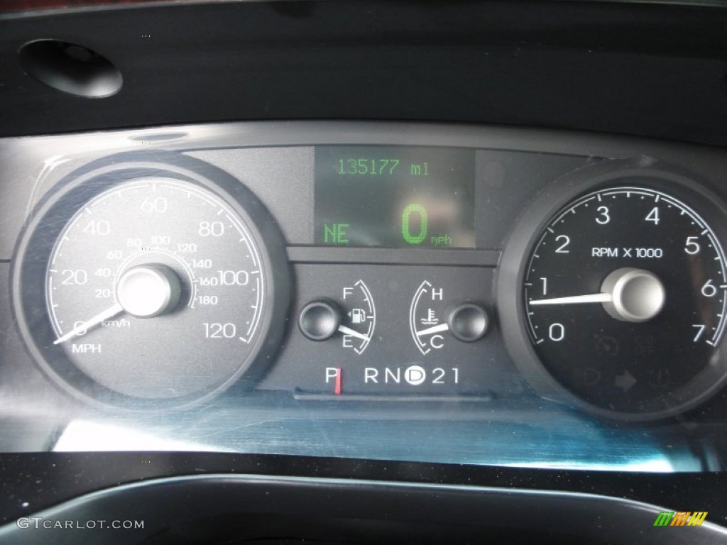 2007 Lincoln Town Car Executive L Gauges Photos