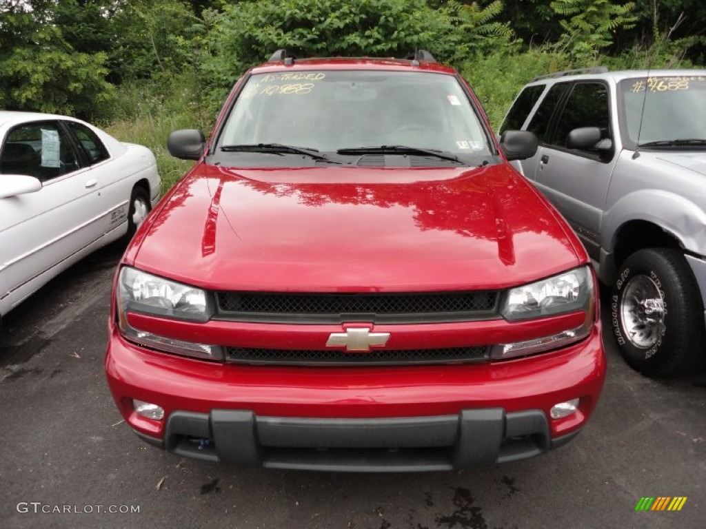 2005 TrailBlazer EXT LS 4x4 - Medium Red Metallic / Light Gray photo #2