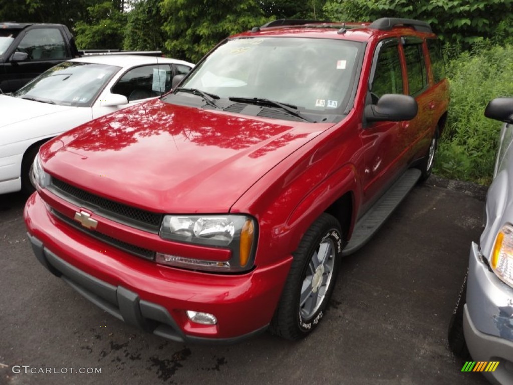 2005 TrailBlazer EXT LS 4x4 - Medium Red Metallic / Light Gray photo #3