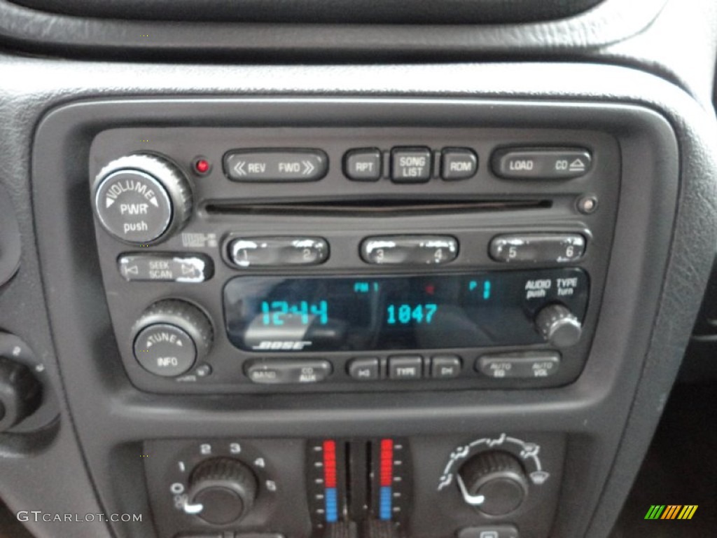 2005 TrailBlazer EXT LS 4x4 - Medium Red Metallic / Light Gray photo #13