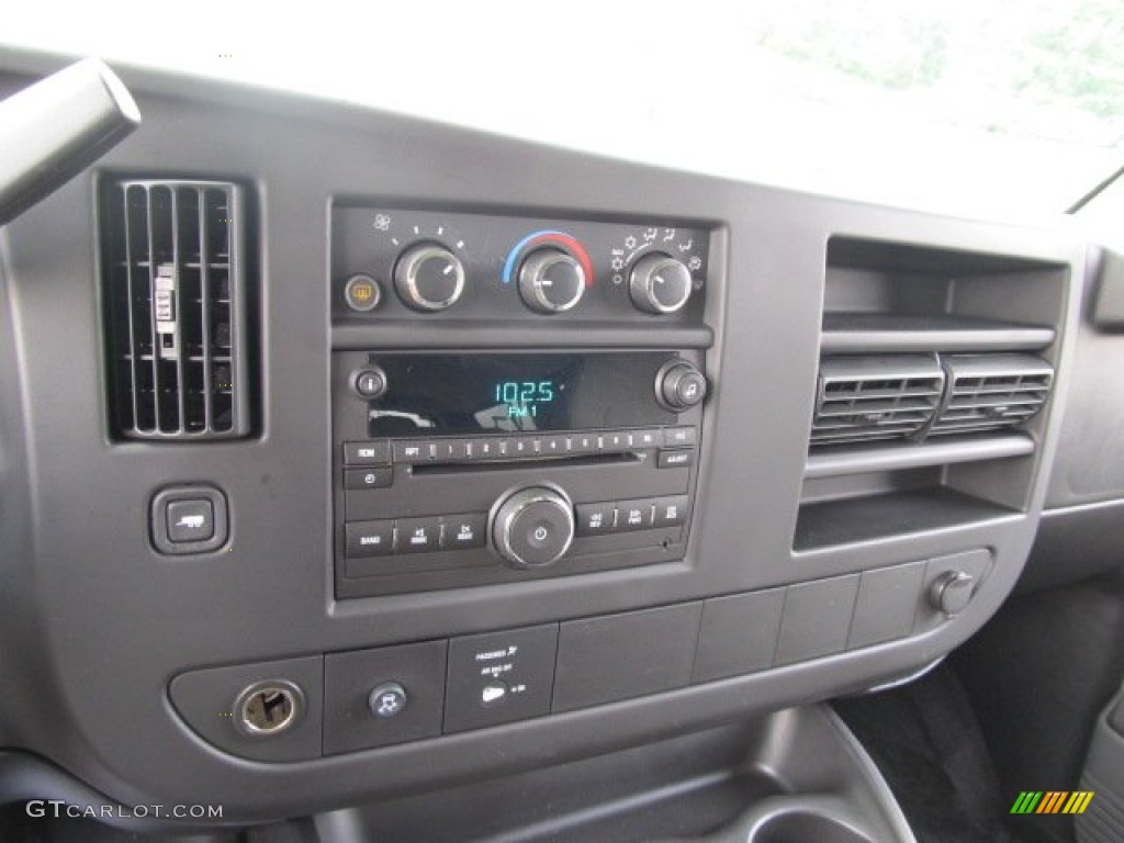 2011 Chevrolet Express LT 3500 Passenger Van Controls Photo #50797224