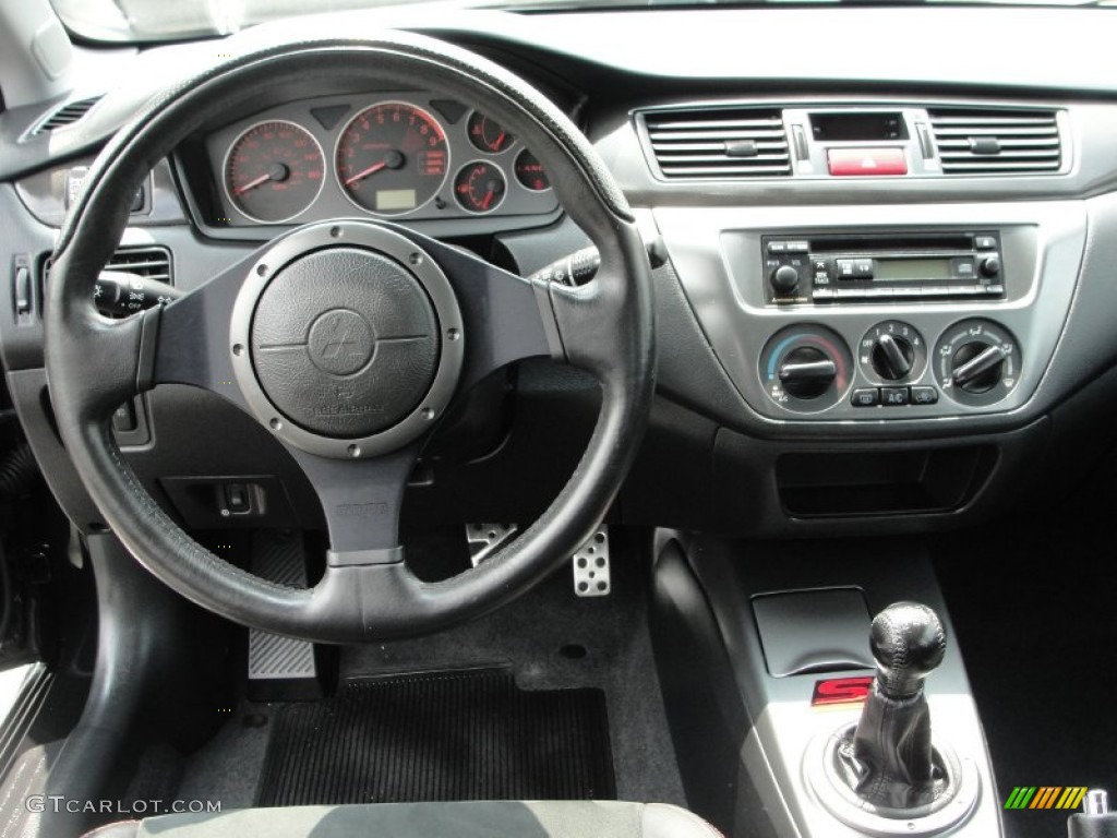 2006 Mitsubishi Lancer Evolution IX SE Dashboard Photos