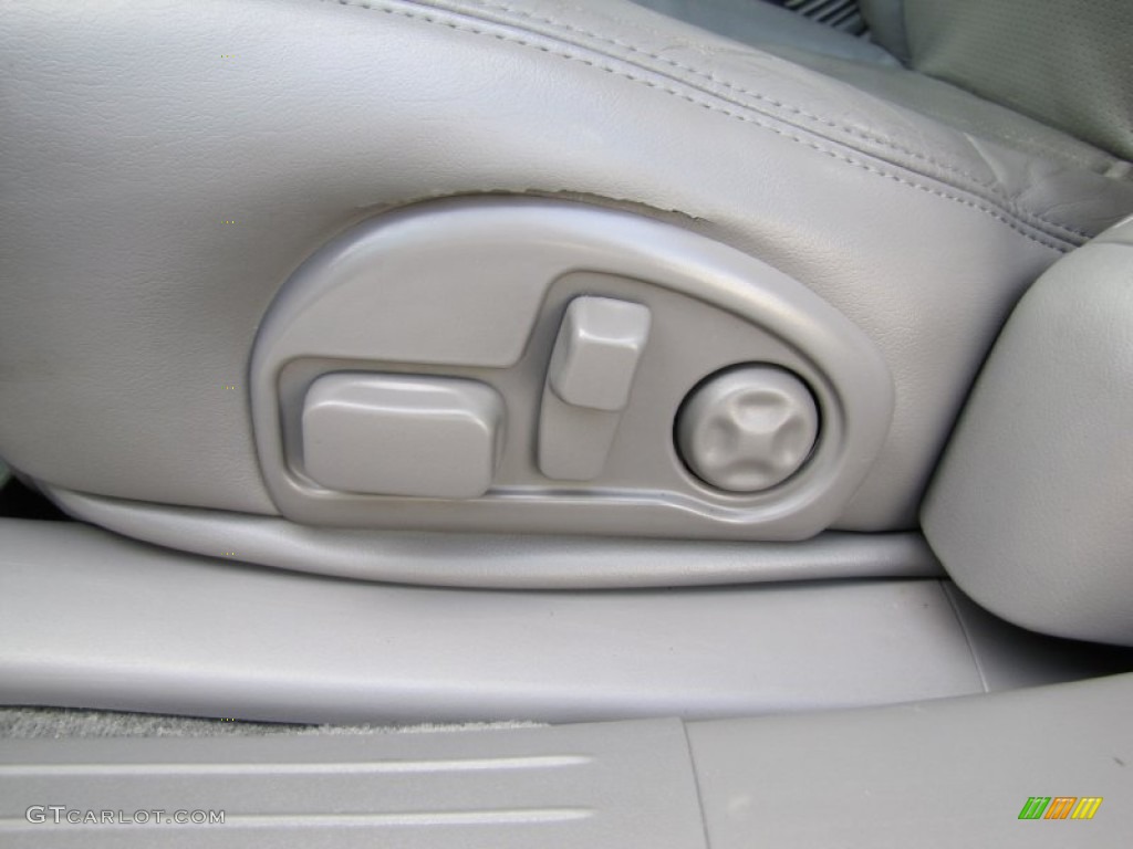 2002 Cadillac Seville STS Controls Photo #50799111