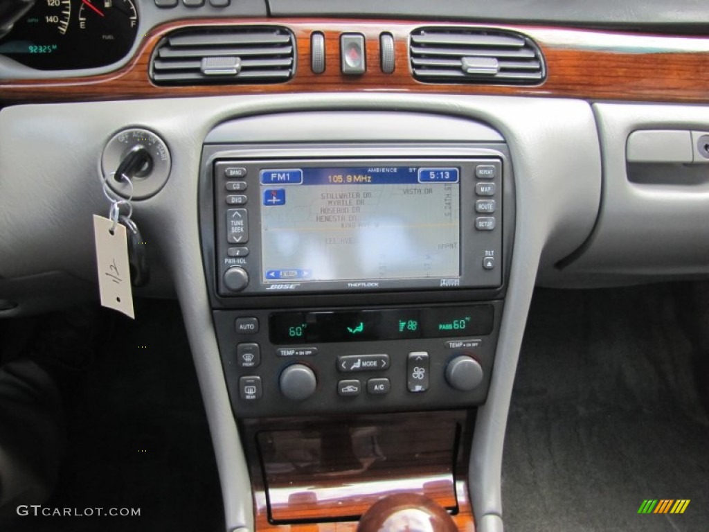 2002 Cadillac Seville STS Controls Photo #50799165