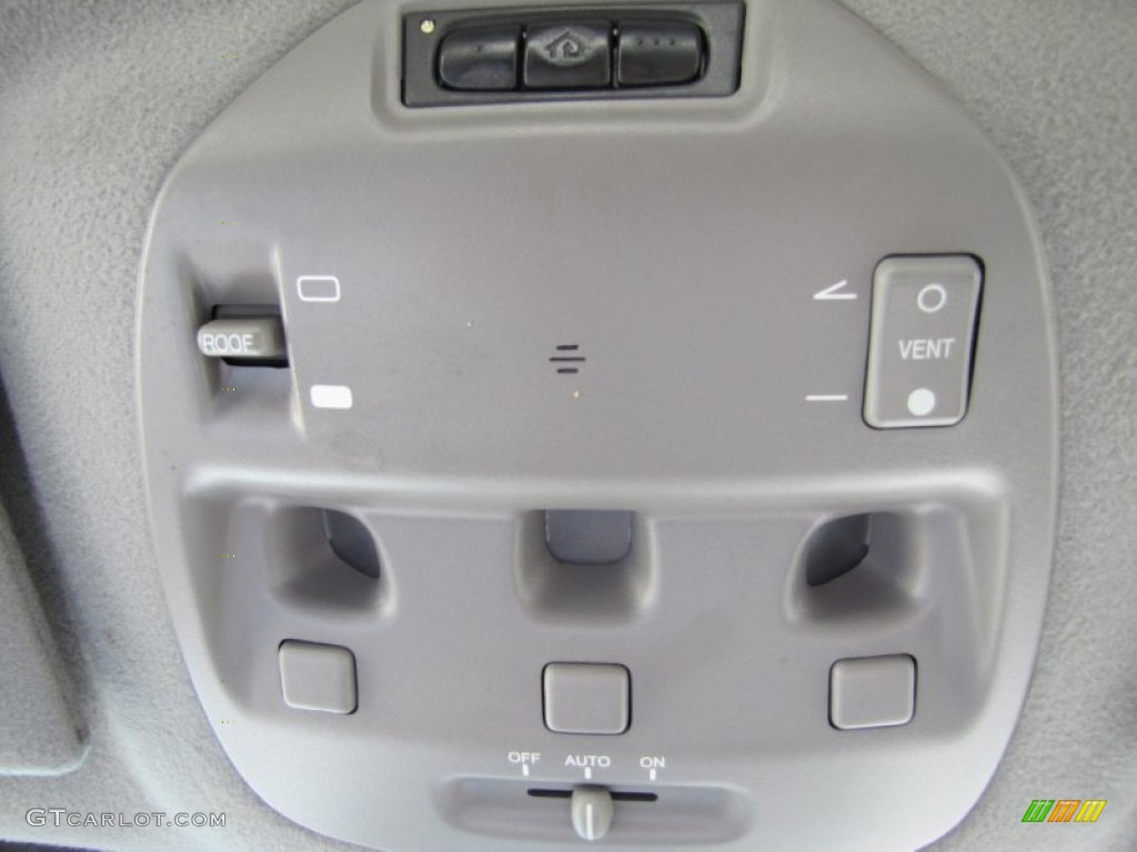 2002 Cadillac Seville STS Controls Photo #50799270