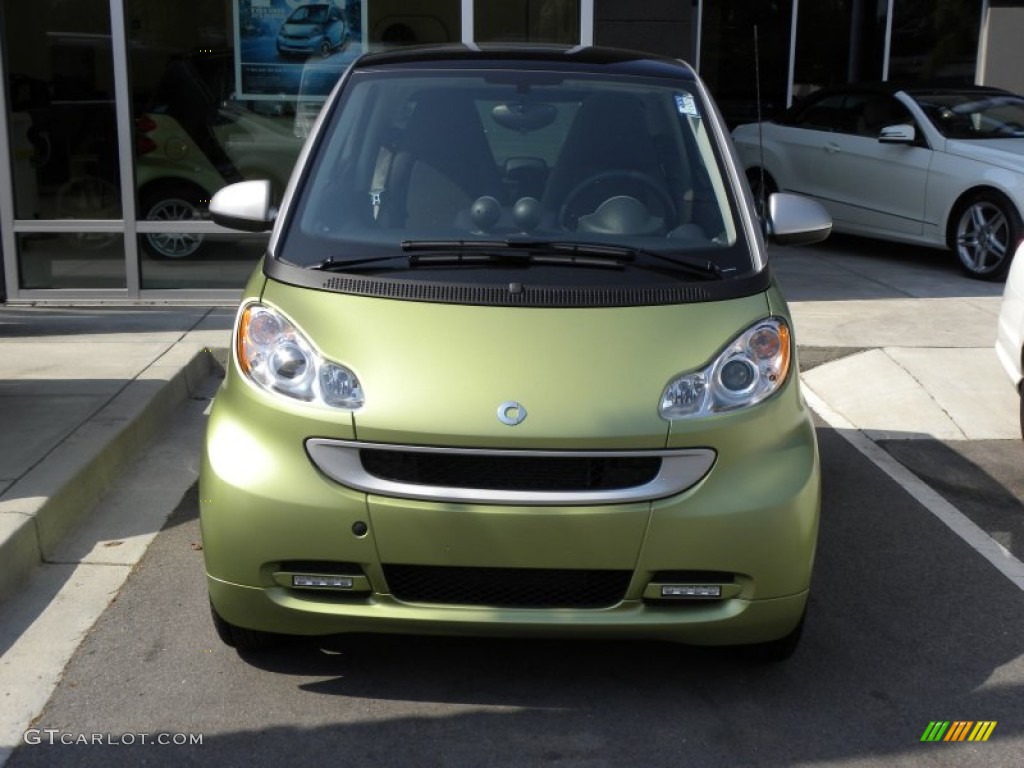 2011 fortwo passion coupe - Green Matte / Design Black photo #2