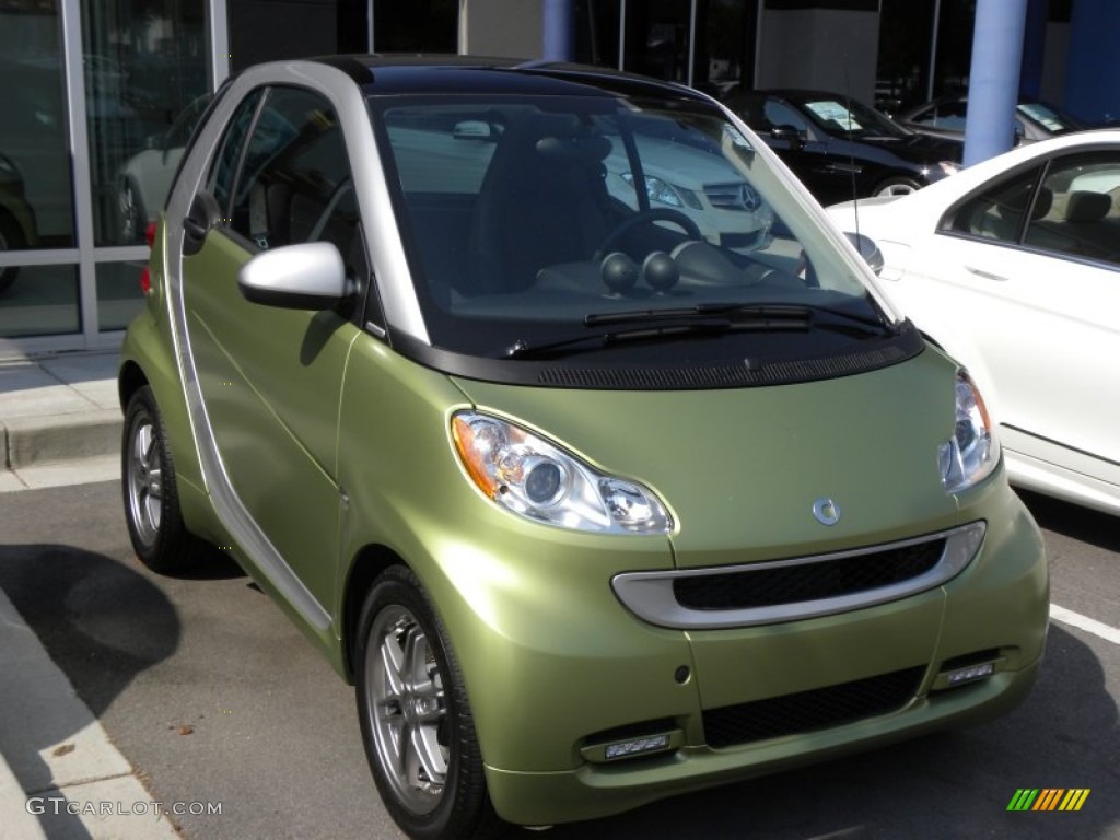 2011 fortwo passion coupe - Green Matte / Design Black photo #3