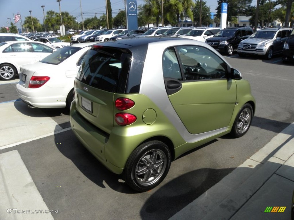 2011 fortwo passion coupe - Green Matte / Design Black photo #5