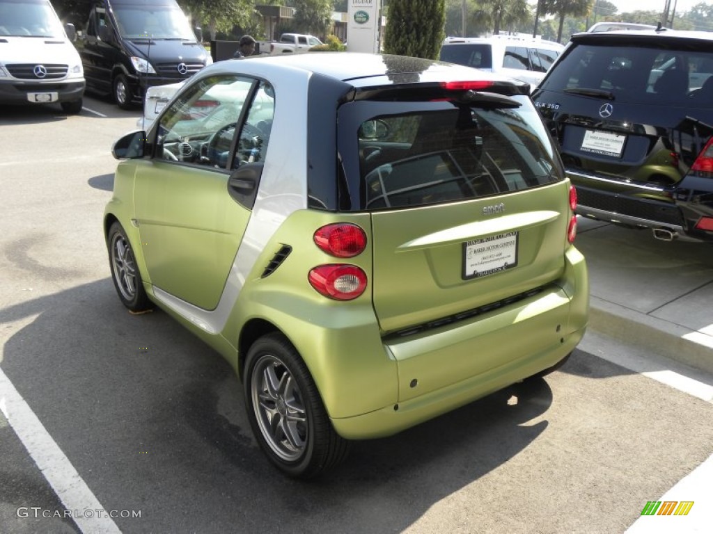 2011 fortwo passion coupe - Green Matte / Design Black photo #7