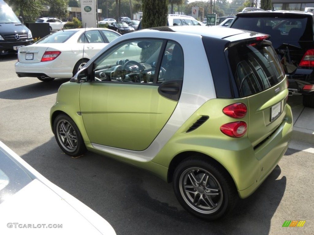2011 fortwo passion coupe - Green Matte / Design Black photo #8