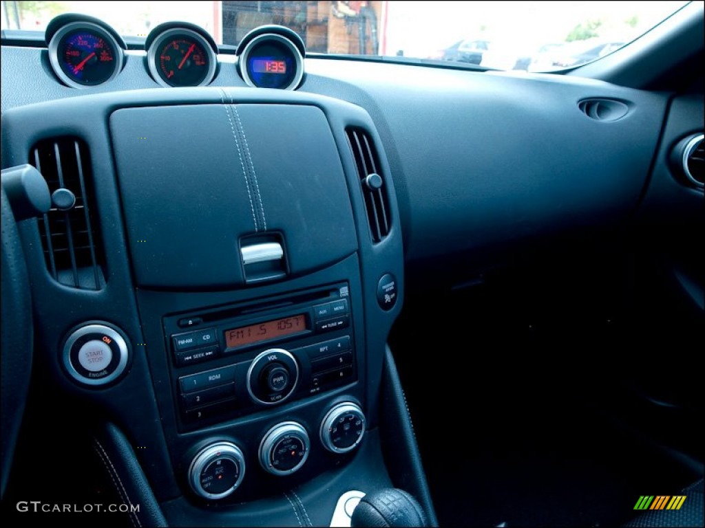 2009 Nissan 370Z Sport Coupe Black Cloth Dashboard Photo #50807835