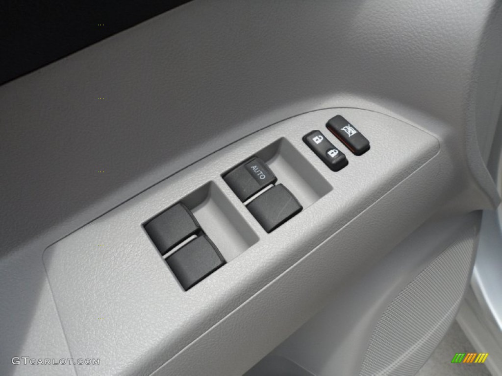 2011 Toyota Highlander Standard Highlander Model Controls Photo #50809461