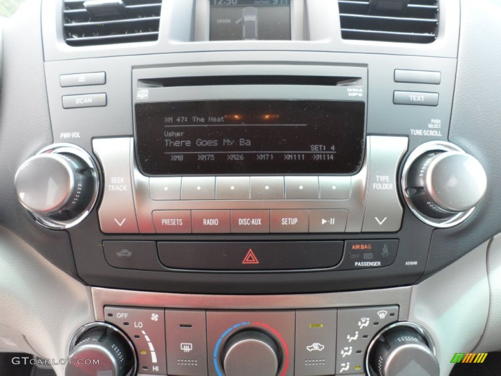 2011 Toyota Highlander Standard Highlander Model Controls Photo #50809530