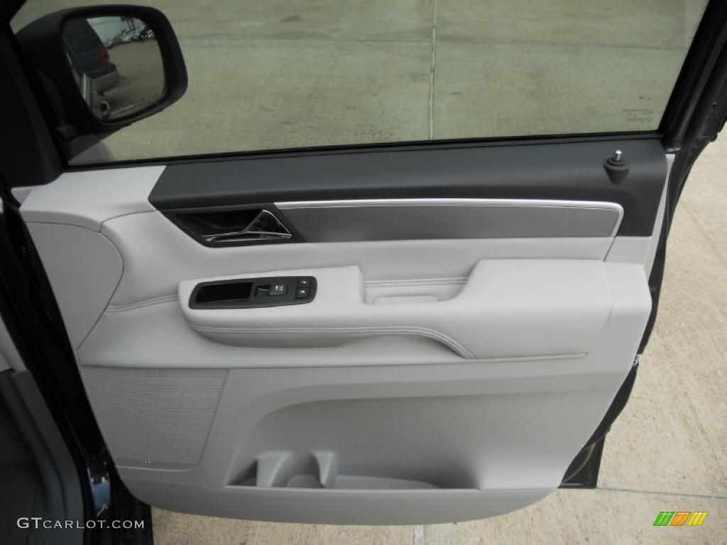 2011 Volkswagen Routan SEL Aero Gray Door Panel Photo #50810763