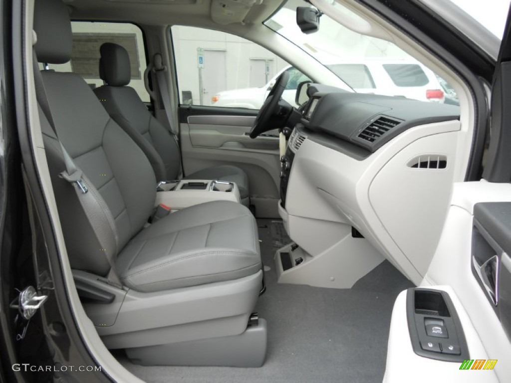 Aero Gray Interior 2011 Volkswagen Routan SEL Photo #50810778