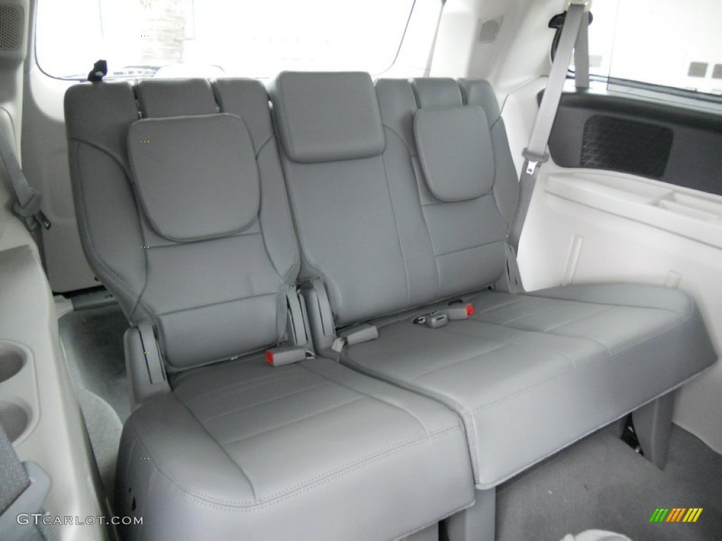 Aero Gray Interior 2011 Volkswagen Routan SEL Photo #50810796