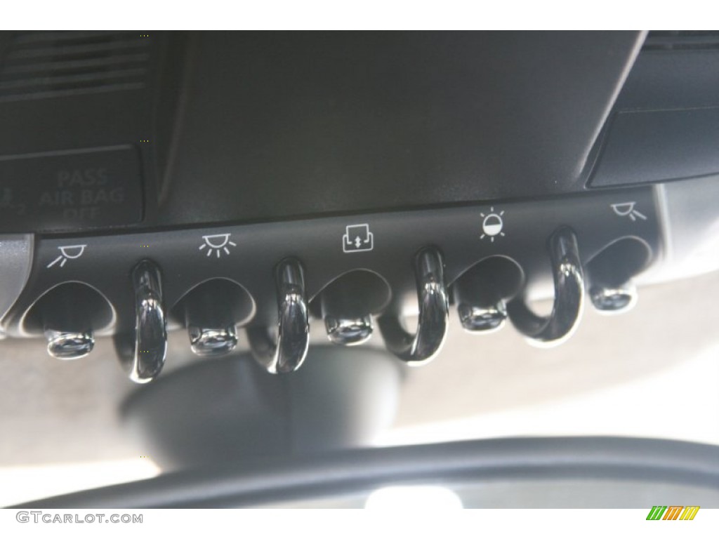 2011 Mini Cooper S Hardtop Controls Photo #50813934