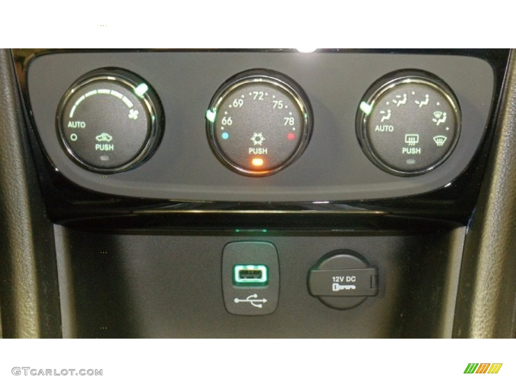 2011 Chrysler 200 S Controls Photo #50813976