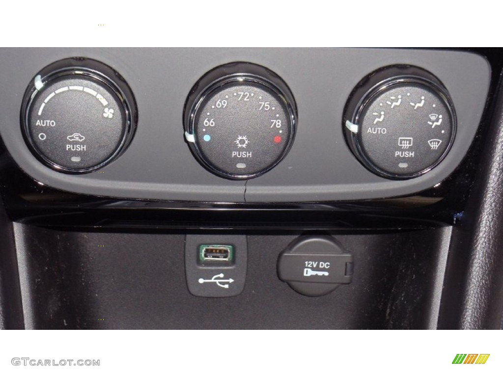2011 Chrysler 200 Limited Controls Photo #50814990