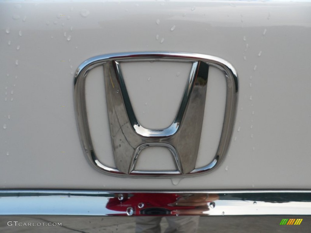 2009 Honda Civic DX-VP Sedan Marks and Logos Photos