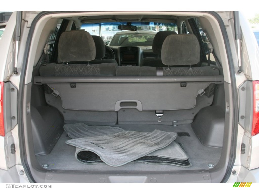 2003 Isuzu Axiom S 2WD Trunk Photos