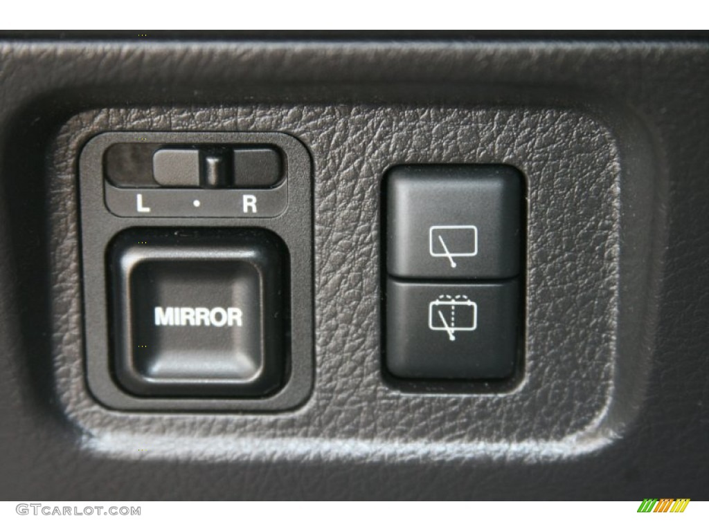 2003 Isuzu Axiom S 2WD Controls Photo #50818065