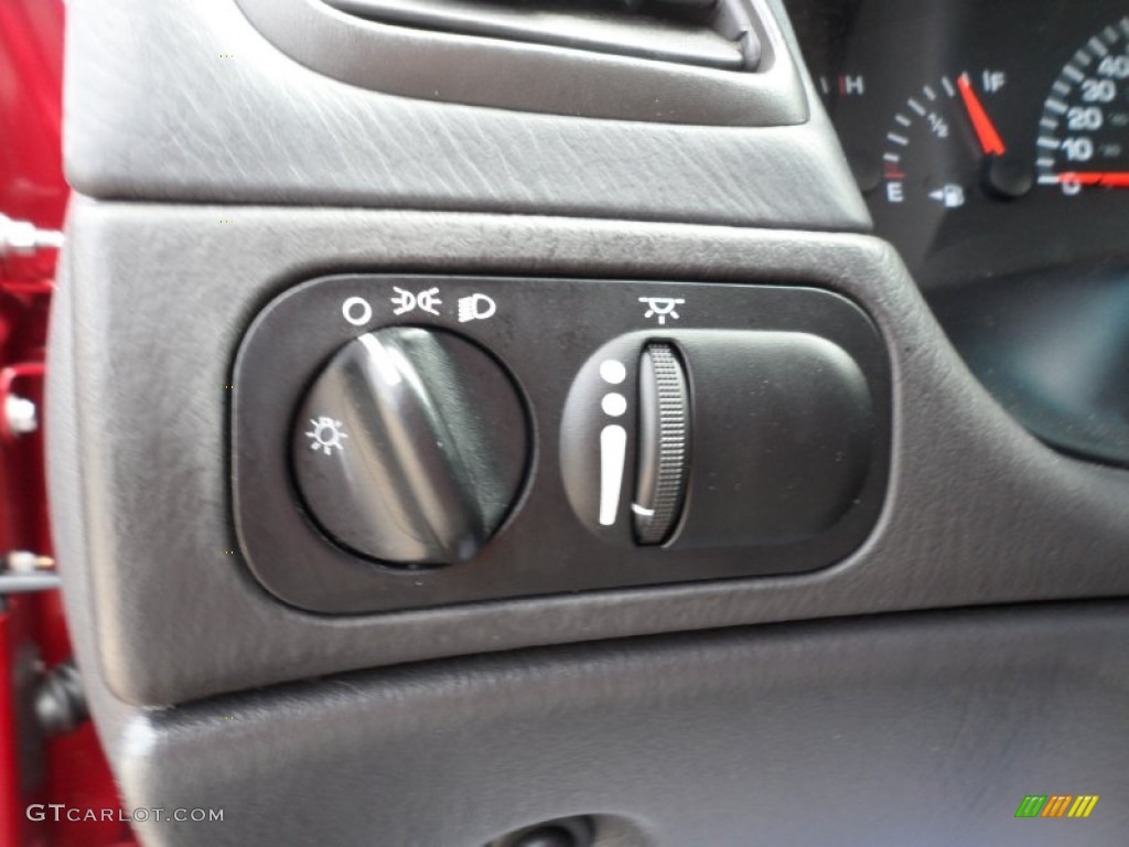 1999 Chrysler Concorde LX Controls Photo #50818866